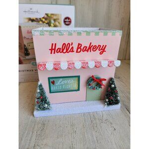 Hallmark Christmas Village Bakery baker house‎ light up Xmas decor